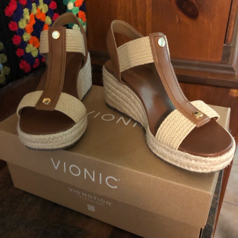 Vionic Tan and Cream Wedge Sandals with T-Strap Design